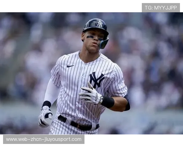 MLB外野轰出大号全垒打主场观众欢声雷动