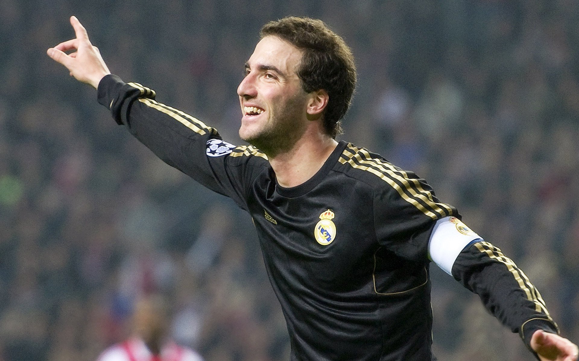 冬窗多条大鱼争夺战！瓦科备受关注，周定洋身处变数，降级球队成抢手对象